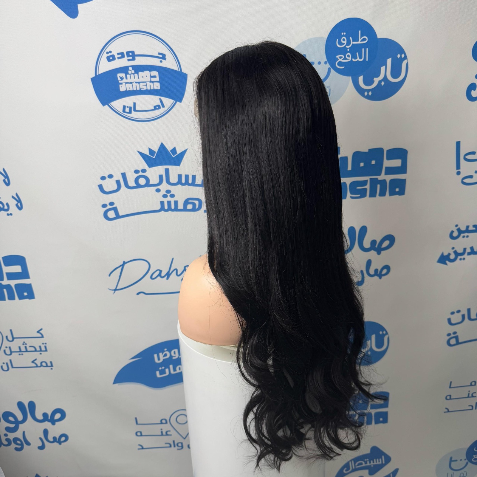 باروكة دهشة بجذور أمامية وفروة حرير — لقطة استوديو